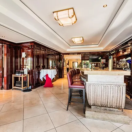 瑞恩斯尔兹酒店 酒店